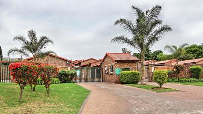 Townhouse For Sale in Buccleuch, Sandton